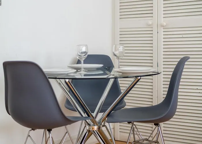 Soho Apartment Sleeps 4, Covent Garden & Leicester Square
